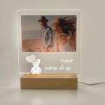⁦מסגרת אקרילית מוארת עם חיבור USB - יש רגעים שלא שוכחים⁩ – תמונה ⁦2⁩