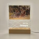 ⁦מסגרת אקרילית מוארת עם חיבור USB - יש רגעים שלא שוכחים⁩ – תמונה ⁦4⁩